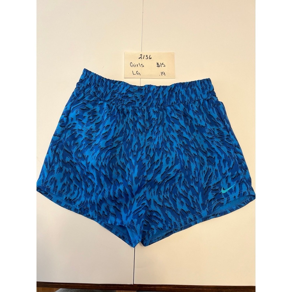 Girls large‎ Nike shorts (2136)
